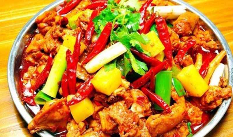 地方特色美食新疆大盤雞，好吃不好吃你說了算 