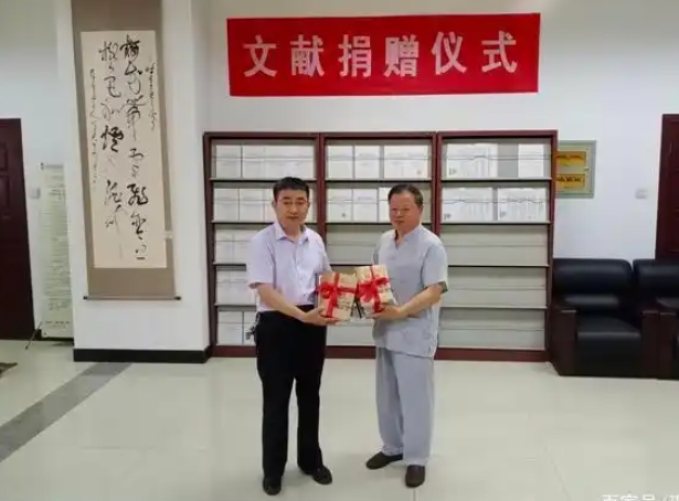 京城文化學(xué)者郭謙圖書(shū)、書(shū)法捐贈(zèng)儀式在安陽(yáng)隆重舉行